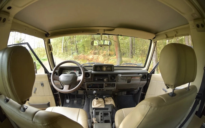 Toyota Land Cruiser cena 89999 przebieg: 341000, rok produkcji 1990 z Ryglice małe 154